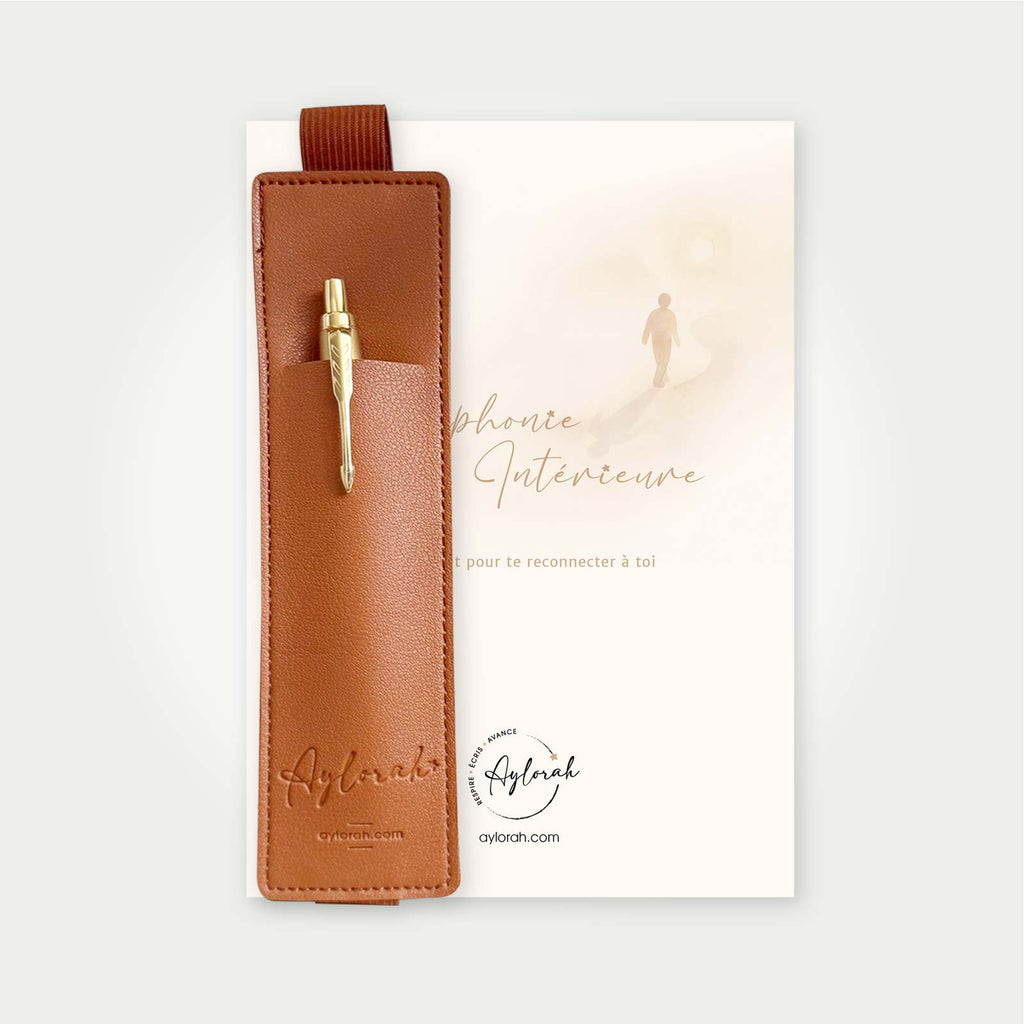 Pack Rituel Nomade Aylorah avec carnet Symphonie Intérieure et porte-stylo camel.